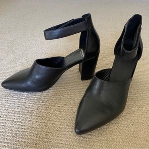 Vagabond Leather Pointed Closed Toe Block Heels